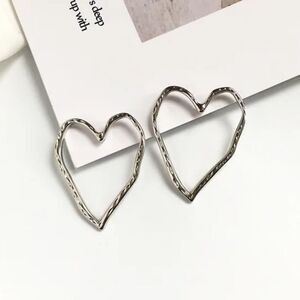 Silver Heart-Shaped Earrings M408